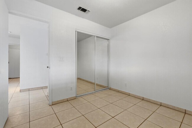 Building Photo - 3006 Mission Dr