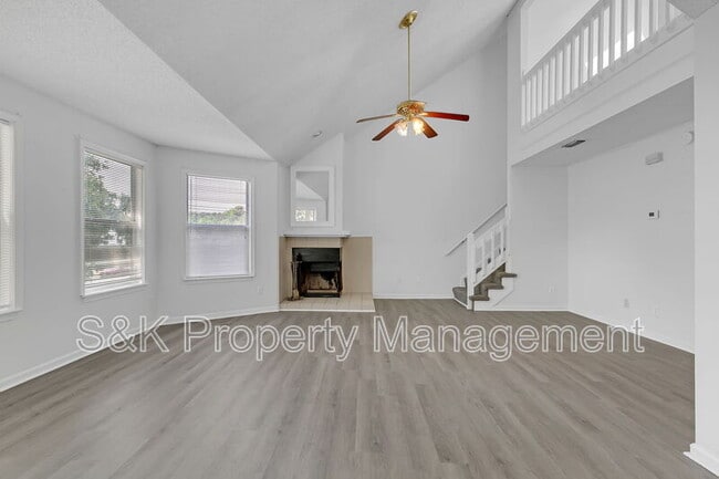 Building Photo - 517 Mary Robert Ln