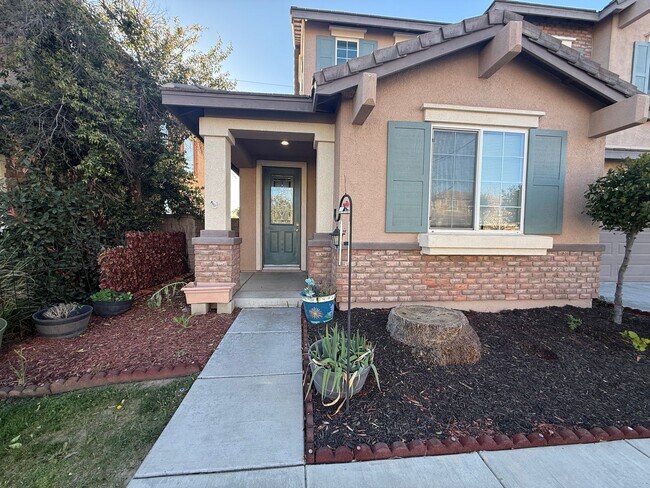 Building Photo - 5 Bedrooms 3 Baths! Resort Living at The Lakes Community in Menifee!