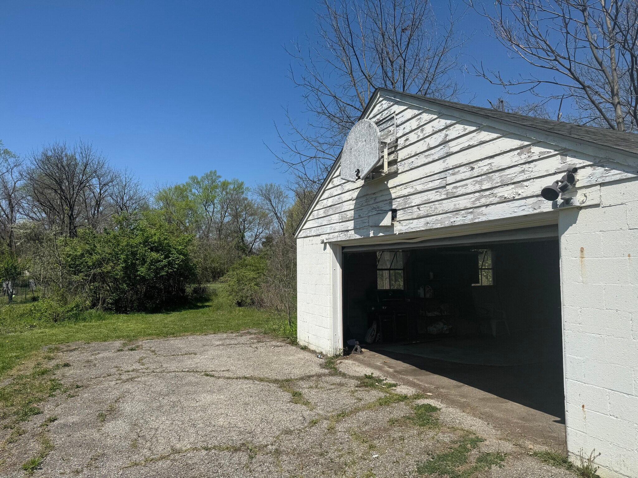 Building Photo - 475 Robinwood Ave