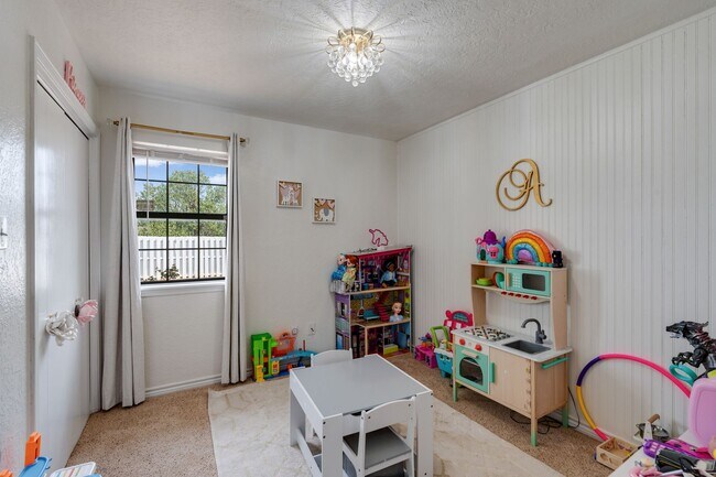 Building Photo - Beautiful 3-Bedroom home!