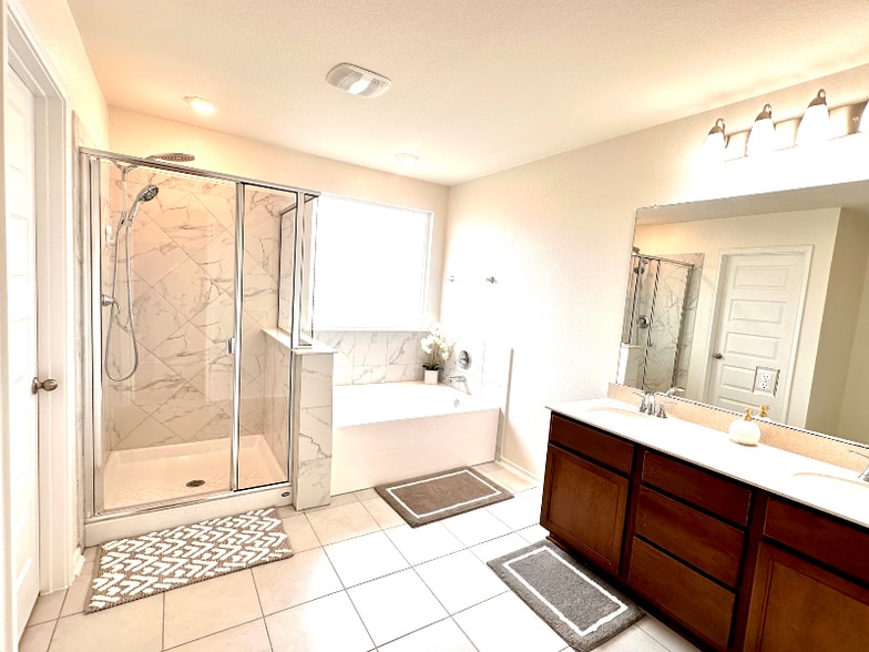 Building Photo - 1106 Aronia Ln