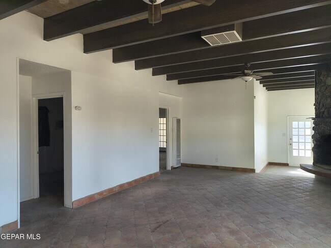 Building Photo - 714 N San Marcial St