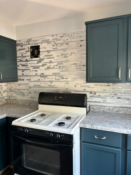 Building Photo - 438 Villa St