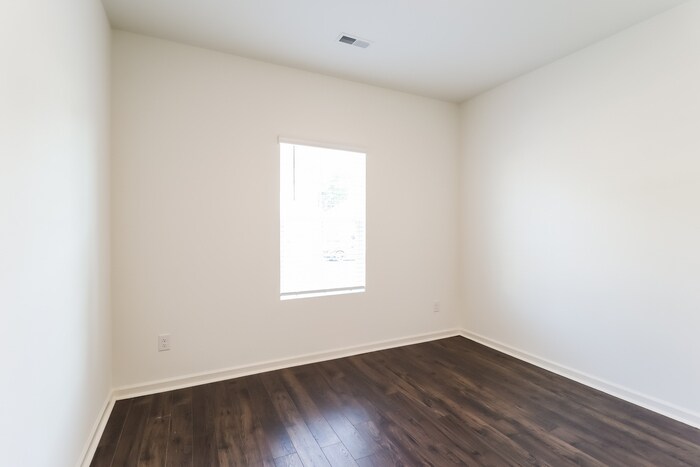 Building Photo - 5611 Timber Leaf Lp