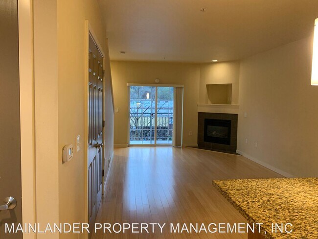 Building Photo - 2 br, 2 bath House - 10606 SE MAIN STREET ...