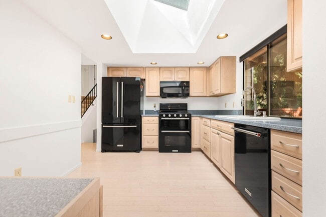 Building Photo - 10716 NE 144th Ct