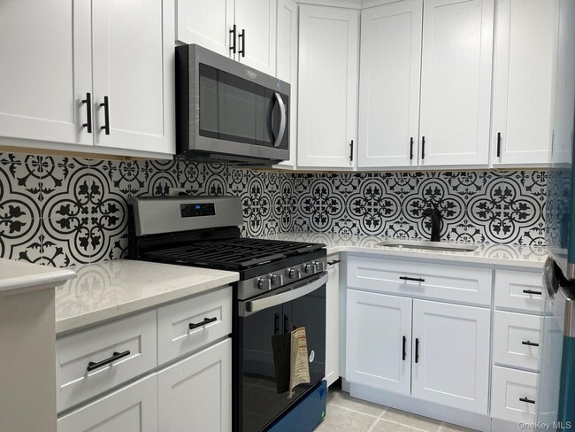 Building Photo - 301 W 110th St