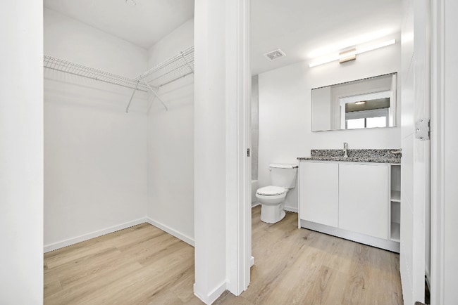 Building Photo - 475 NE 126th St