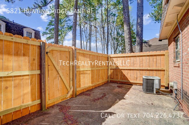 Building Photo - 5821 Hunting Ridge Ln