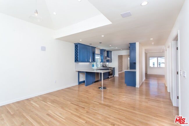 Building Photo - 5400 W 82nd St