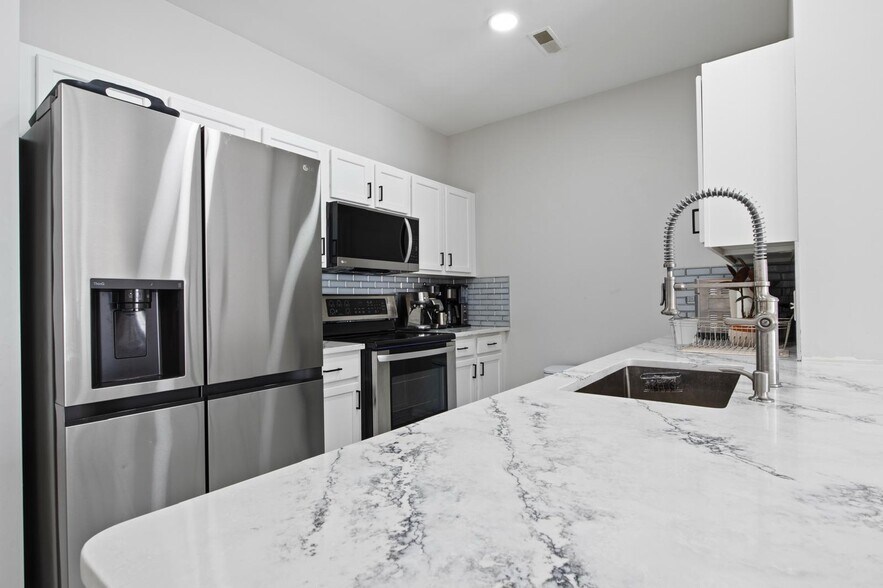 Kitchen - 40433 Glen Eagle Ln
