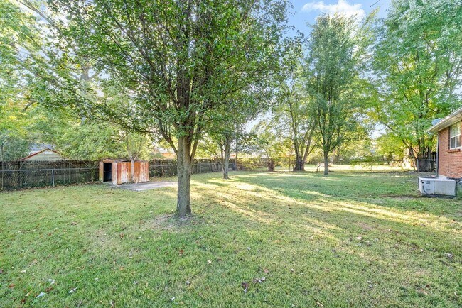 Building Photo - 1509 Nichols Dr