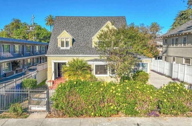 Building Photo - 921-923 30th Street