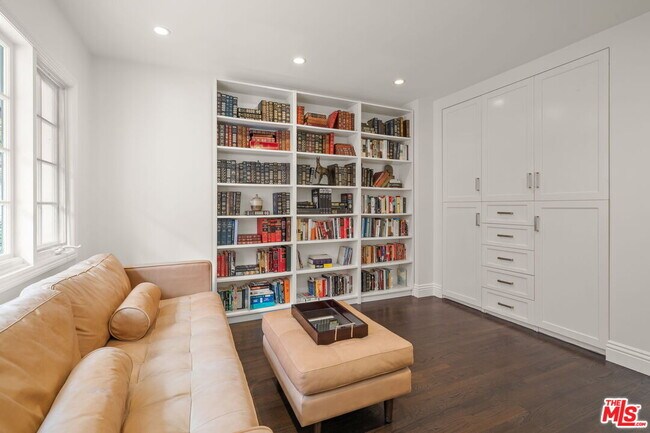 Building Photo - 9023 Alto Cedro Dr