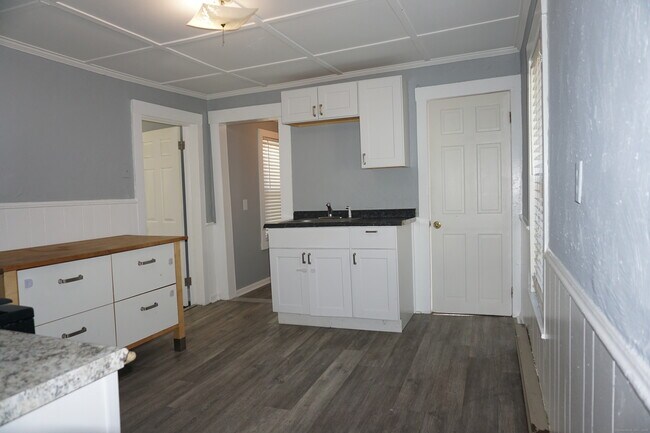 Building Photo - 83 Millard St