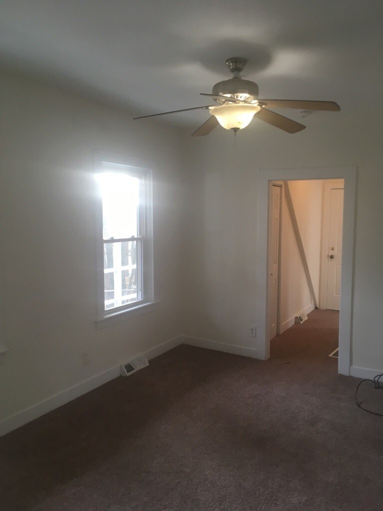 Building Photo - 148 Walnut St