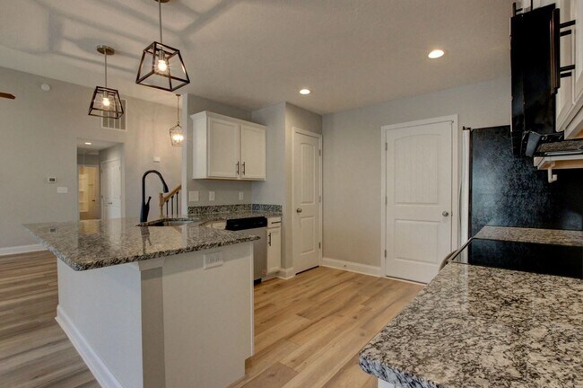 Building Photo - Luxury Home