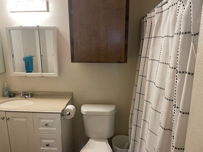 Building Photo - AVAILABLE FOR AUGUST MOVE IN!!!  Spacious ...