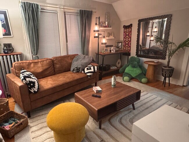 Building Photo - 325 3rd St