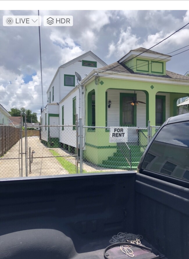 Driveway for off street parking - 1214 N Johnson St