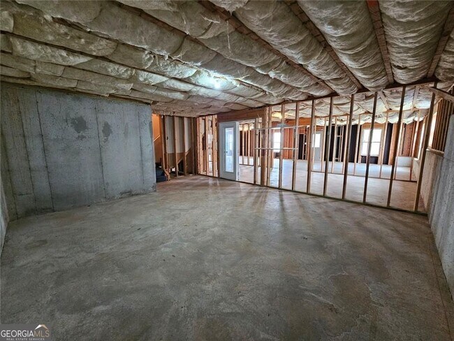 Building Photo - 3755 Long Lake Dr