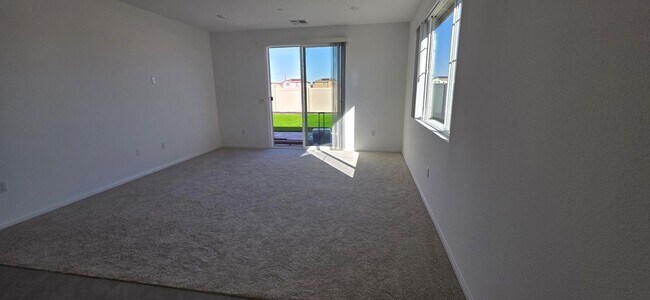 Building Photo - Welcome Home!!  Brand New Build Solar Rental in the Heart of Menifee!