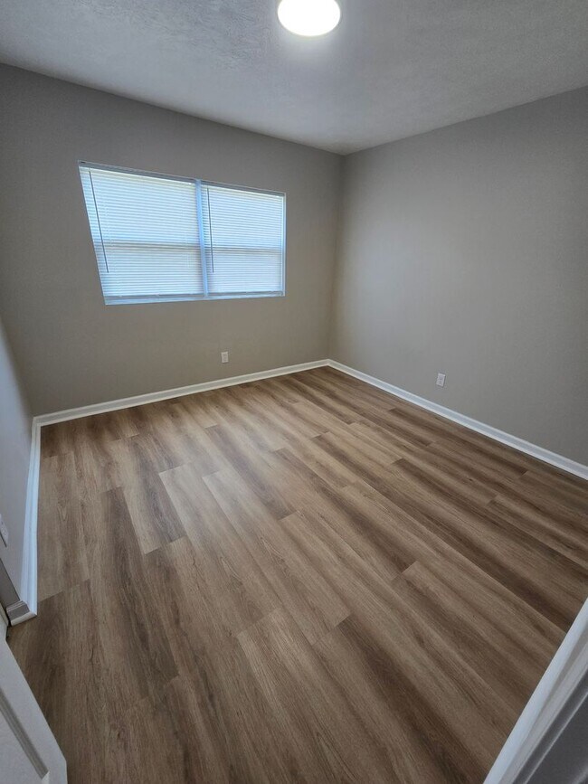 Building Photo - Welcome Home to Bellagio South Living: Where Comfort Meets Convenience