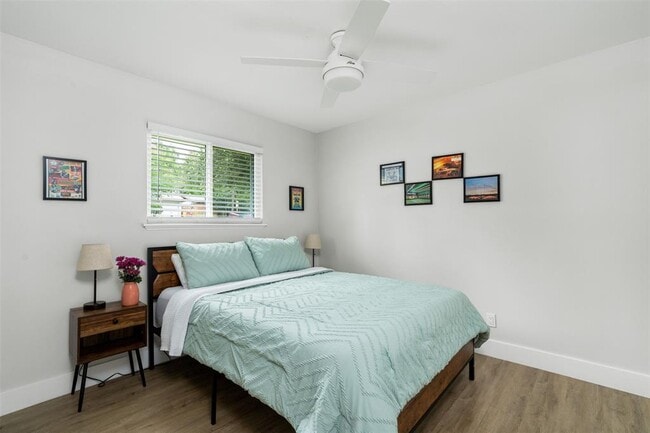 Building Photo - 11807 Oakwood Dr