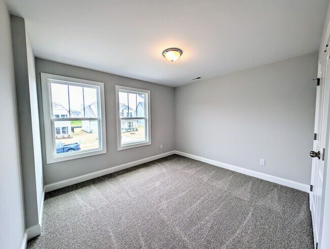 Building Photo - Barrington Dream Home