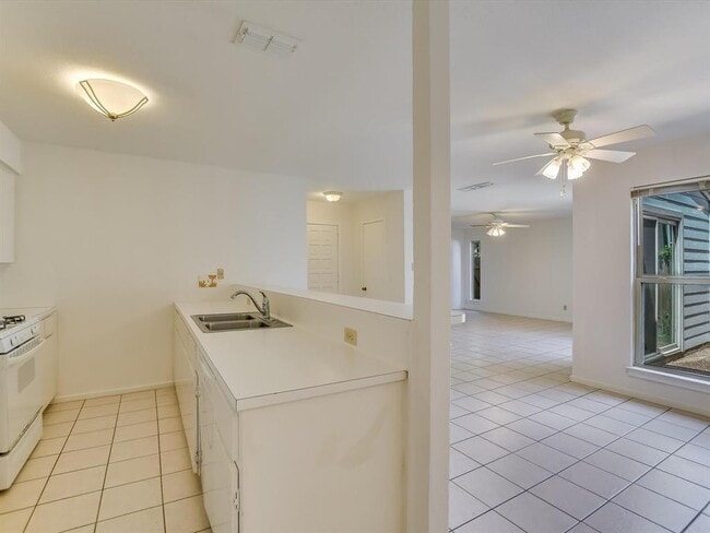 Building Photo - 8121 Ceberry Dr