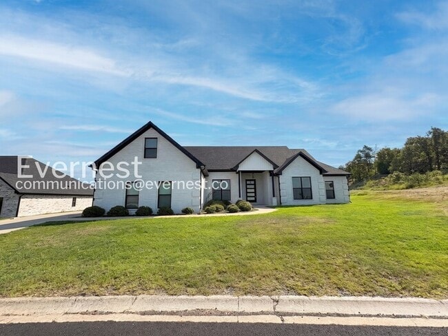 Building Photo - 84 River Rd Dr W