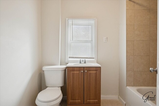 Building Photo - $1200 2 bedroom large home