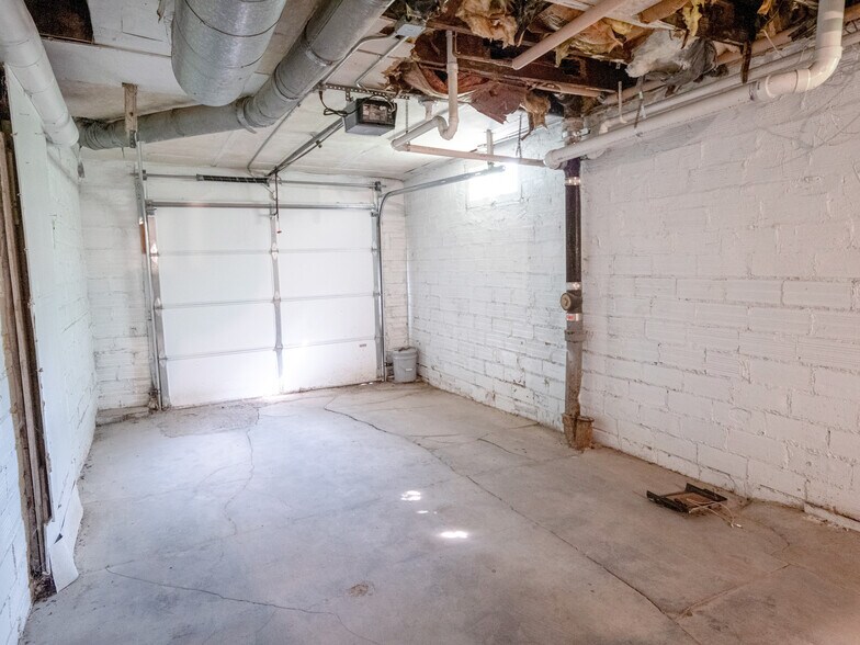 Building Photo - 813 35th St
