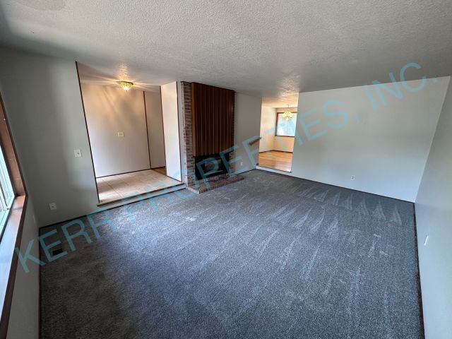 Building Photo - Charming 3-Bed, 2-Bath Haven in Portland's NE Heart, 1615 Sq Ft of Comfort!
