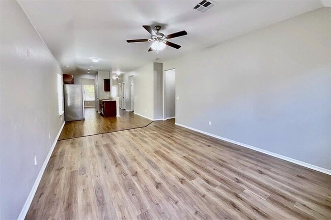 Building Photo - 621 Christian Ln
