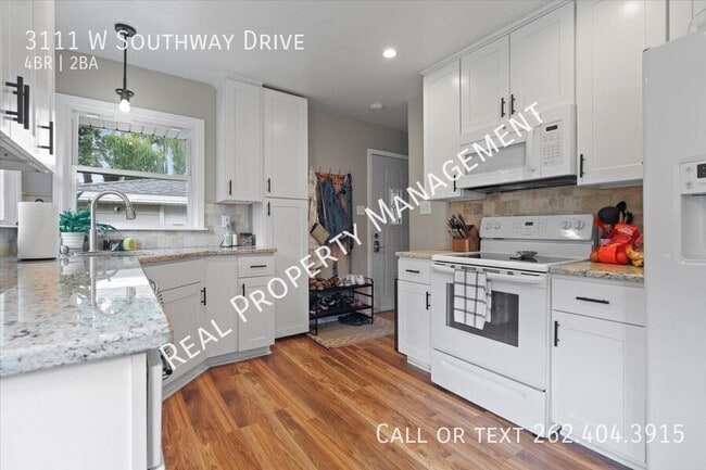 Building Photo - 3111 W Southway Dr