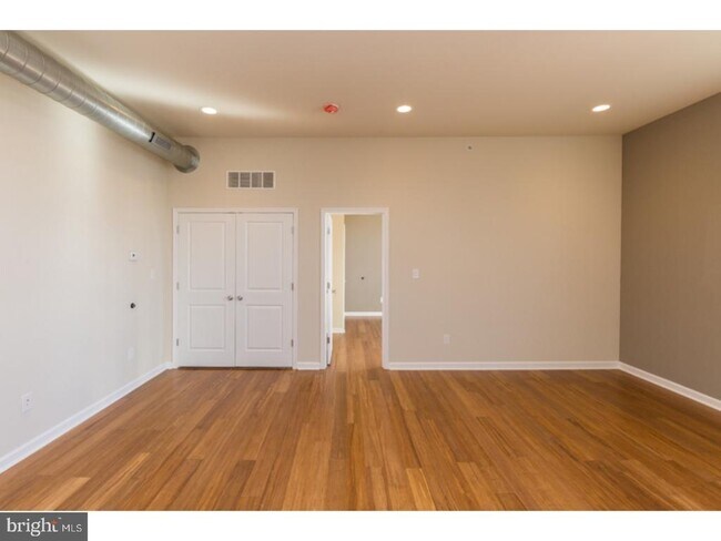 Building Photo - 2418 Frankford Ave