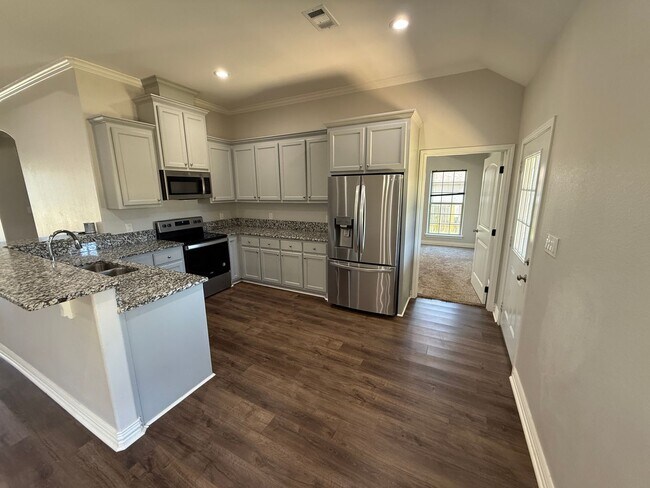 Building Photo - Modern 3-bed/2-bath!