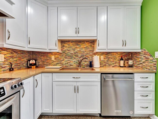 Building Photo - 3204 S Maritana Dr