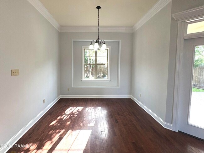 Building Photo - 120 Mirada Ln