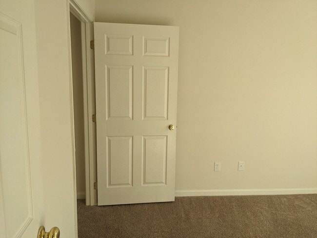 Building Photo - 3 Bedroom Townhouse For Rent in Charming Waynesboro, PA