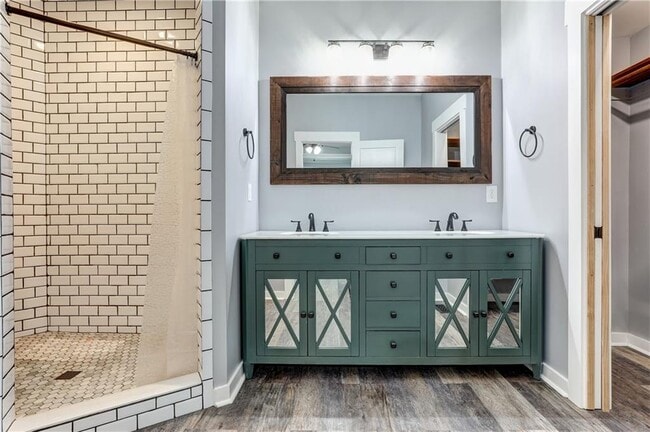 Building Photo - 623 Sweetwater Creek Dr