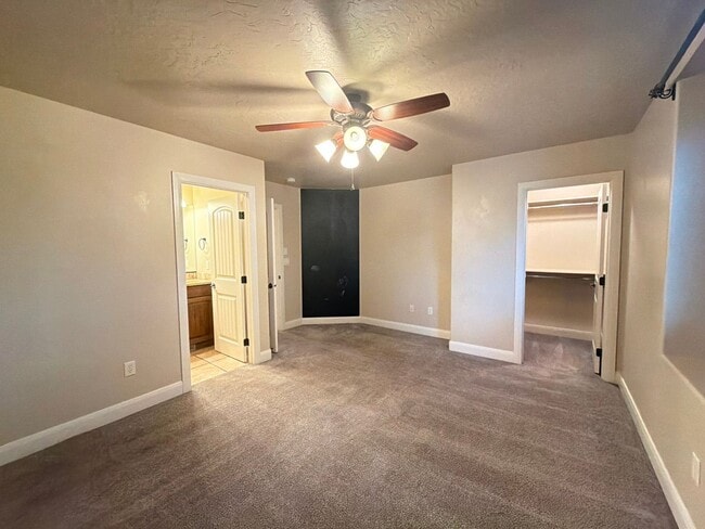 Building Photo - CHARMING TOWNHOME FOR RENT IN ST. GEORGE!