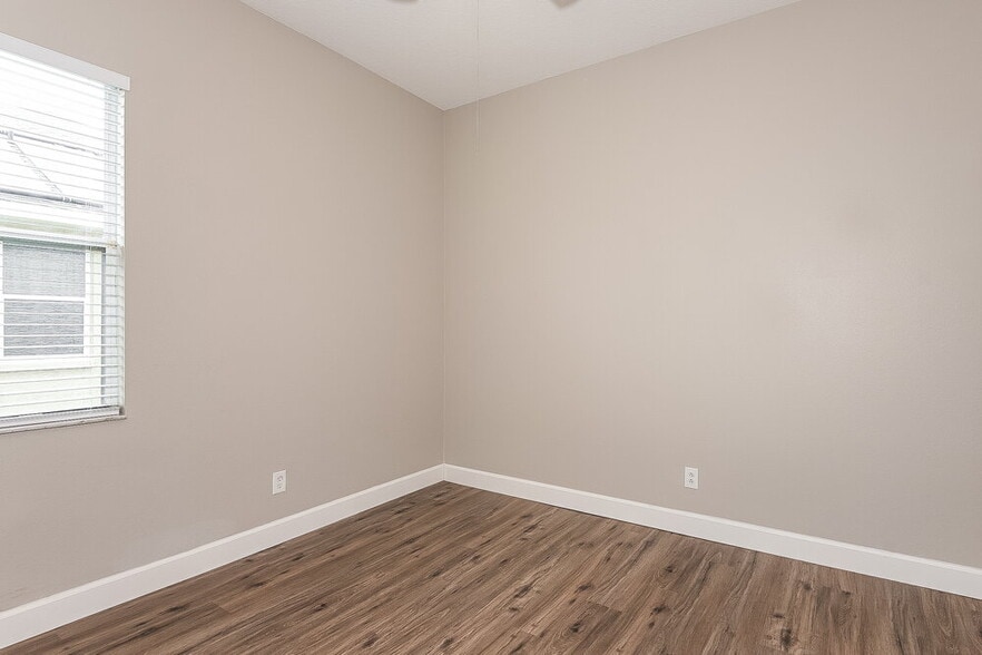 Building Photo - 9104 63rd Ct E