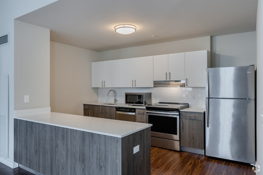 Primary Photo - 1530 Chestnut