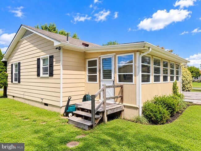 Building Photo - 139 Loganberry Ln