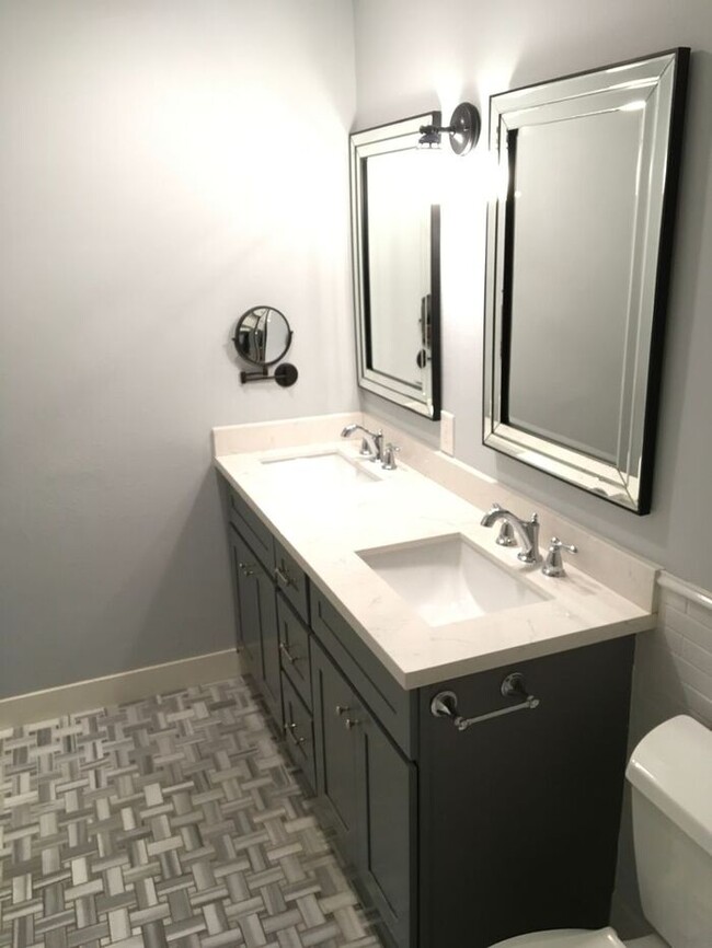 Building Photo - Immaculate N Tacoma 3bdr 2bath with full s...