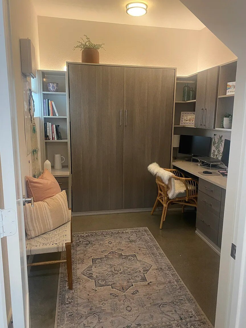 Building Photo - 5705 Bryan Pky