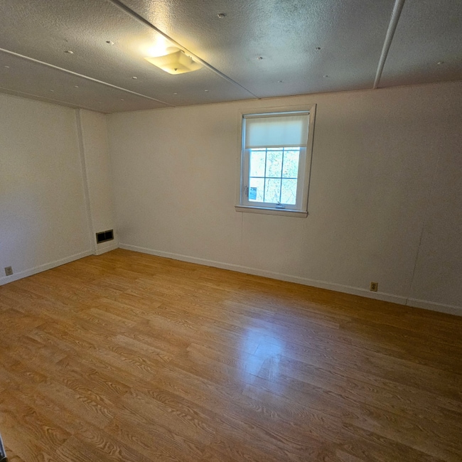 Building Photo - 6137 Memorial Dr